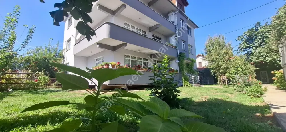 ADA CADDESİ'NDE AİLE APARTMANINDA FERAH GENİŞ SATILIK DAİRE