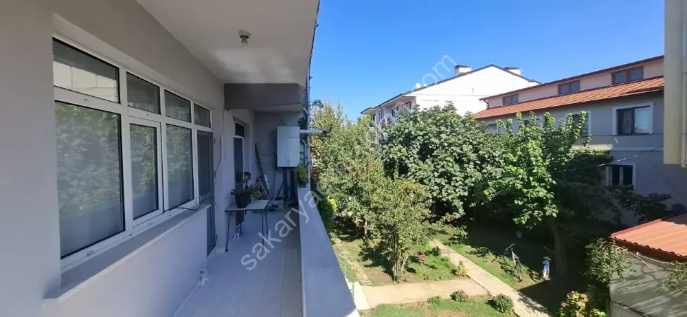ADA CADDESİ'NDE AİLE APARTMANINDA FERAH GENİŞ SATILIK DAİRE