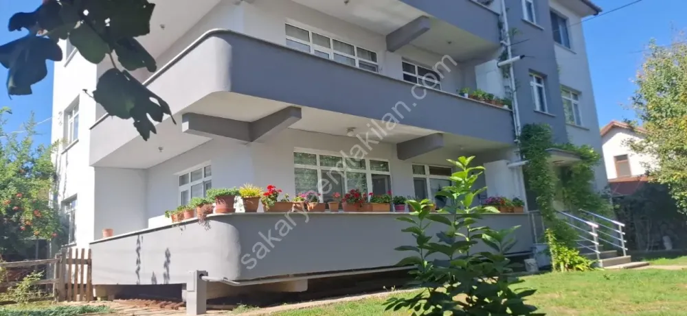 ADA CADDESİ'NDE AİLE APARTMANINDA FERAH GENİŞ SATILIK DAİRE