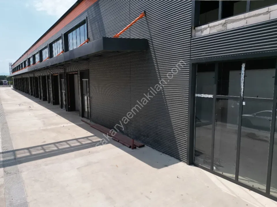 AKYAZI YENİ SANAYİ MERKEZİ SATILIK DÜKKAN BAHÇELİ