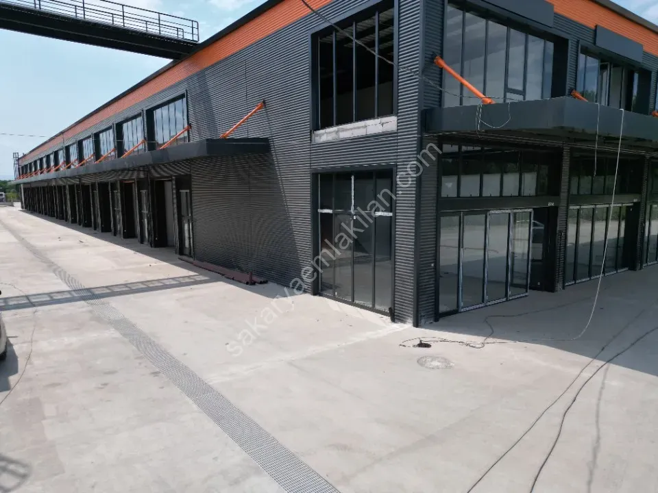 AKYAZI YENİ SANAYİ MERKEZİ SATILIK DÜKKAN BAHÇELİ