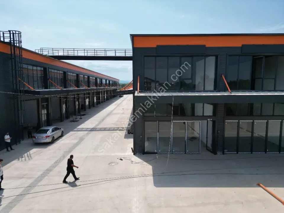 AKYAZI YENİ SANAYİ MERKEZİ SATILIK DÜKKAN 200 m2