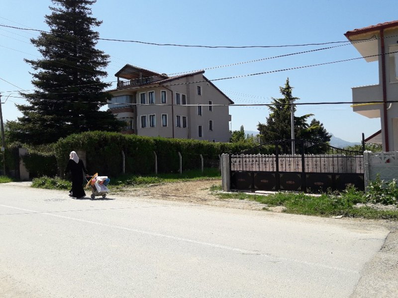 Geyve merkezde Kat Karsılıgı 9 Dönüm Arsa Merkezi Konumda