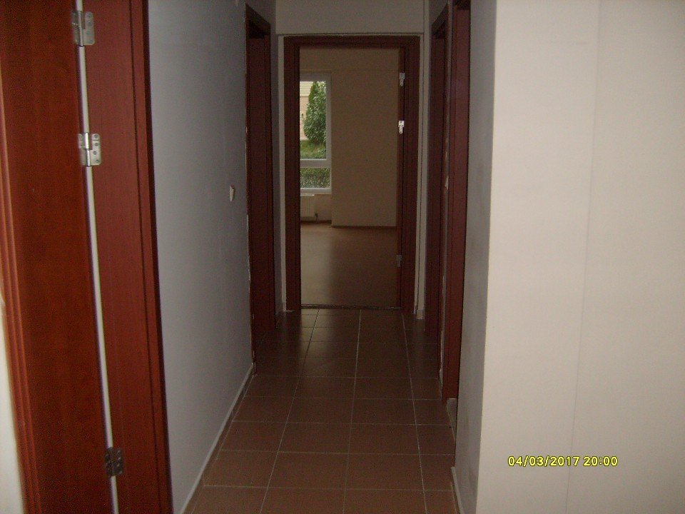 KORUCUK MAHALLESİNDE SİTE İÇERİSİNDE ARA KAT ASANSÖRLÜ 3+1 KİRALIK DAİRE