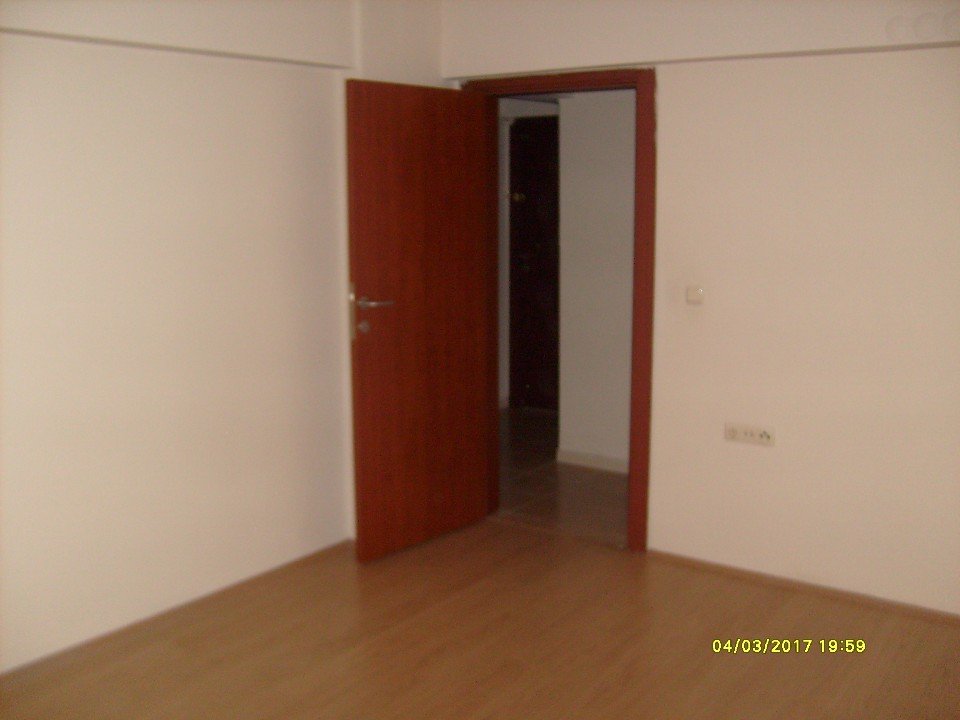 KORUCUK MAHALLESİNDE SİTE İÇERİSİNDE ARA KAT ASANSÖRLÜ 3+1 KİRALIK DAİRE