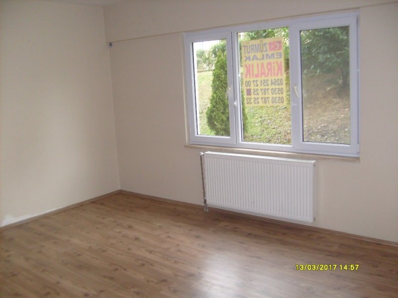 KORUCUK MAHALLESİNDE SİTE İÇERİSİNDE ARA KAT ASANSÖRLÜ 3+1 KİRALIK DAİRE