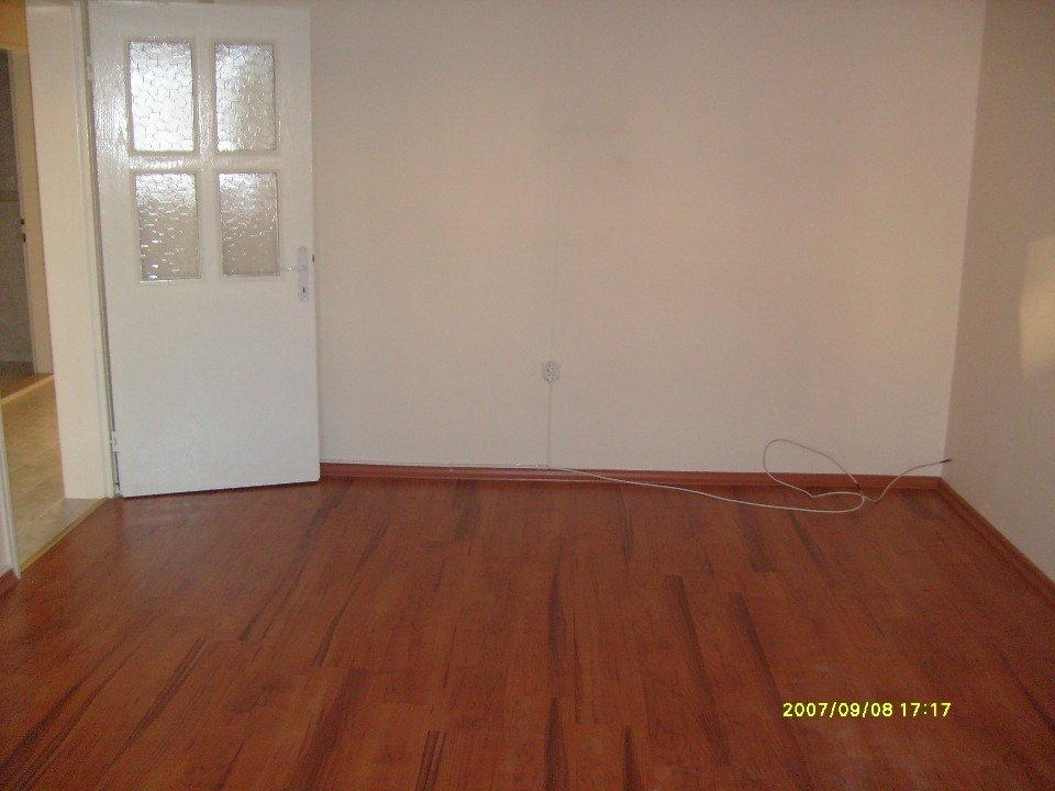 KORUCUK MAHALLESİNDE 2+1 TEMİZ YAPILI OKUL KARŞISI SATILIK DAİRE