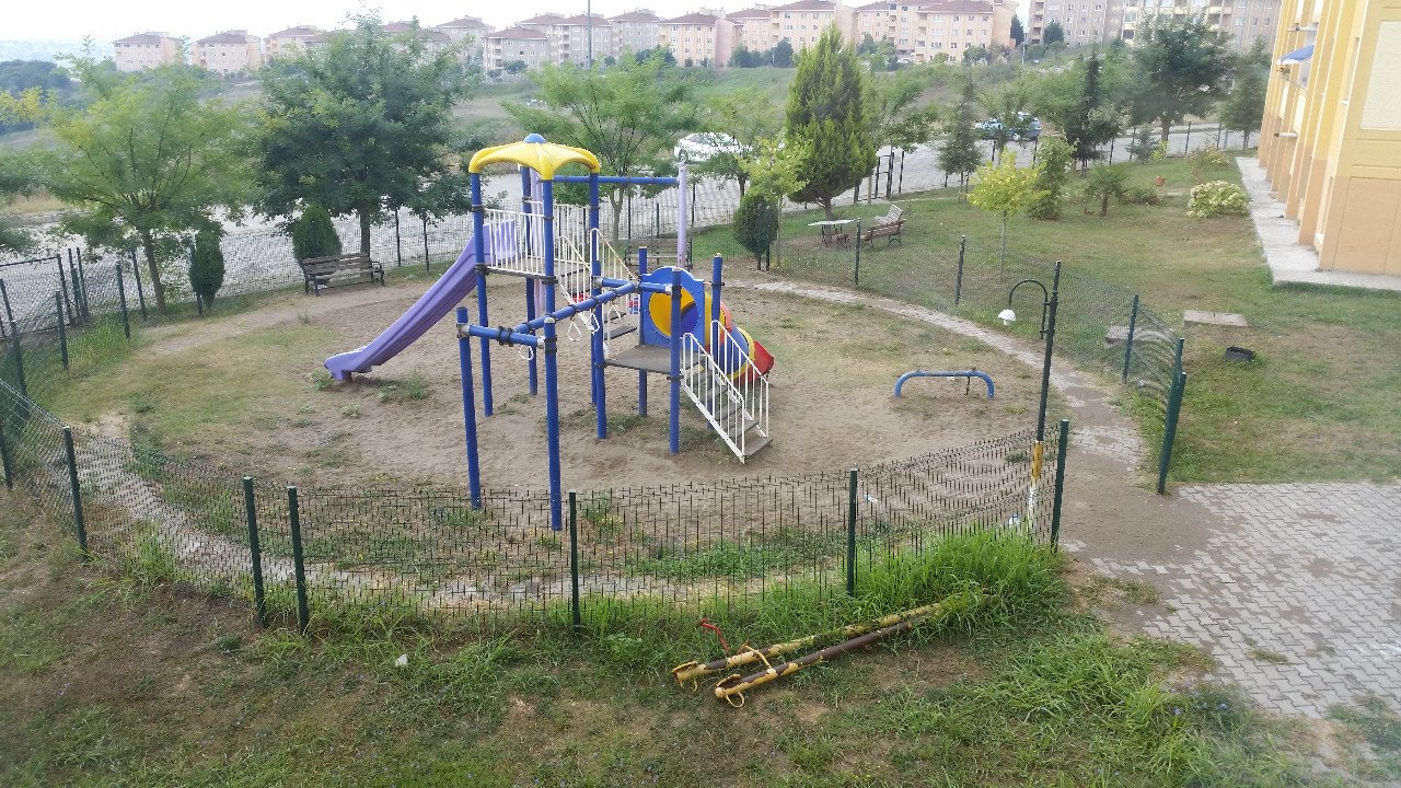 SAKARYA AYÇİÇEK VADİSİ KONUTLARINDA ARA KAT 145 M2 KİRALIK DAİRE
