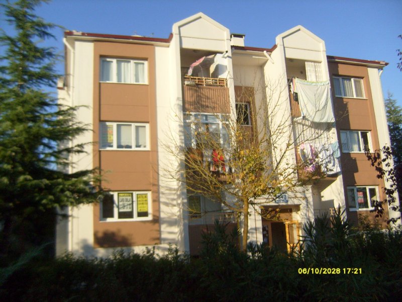 SAKARYA CAMİLİ MAHALLESİ VALİLİK VE OKUL YANI SATILIK ARA KAT DAİRE
