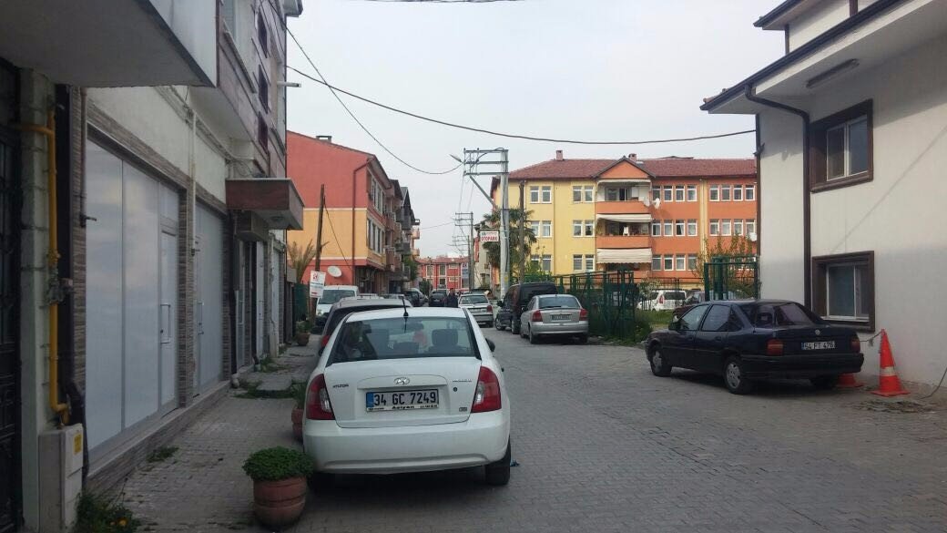 ÇARK CADDESİNE 5 DK YÜRÜME MESEFASİNDE 2 KATLI BİNA