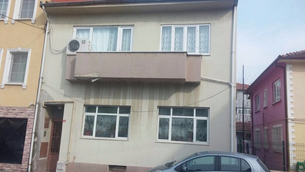 ÇARK CADDESİNE 5 DK YÜRÜME MESEFASİNDE 2 KATLI BİNA