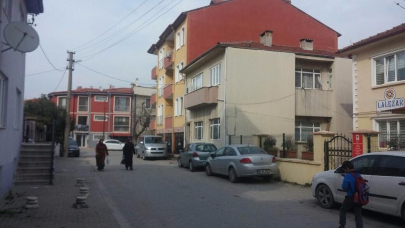 ÇARK CADDESİNE 5 DK YÜRÜME MESEFASİNDE 2 KATLI BİNA