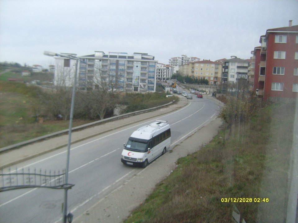 SAKARYA ZÜMRÜT EMLAKTAN KORUCUK MAHALLESİNDE ASANSÖRLÜ ARA KAT SATILIK DAİRE