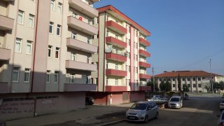 SERDİVAN KARAKOLU YAKINI , MAVİ DURAK ARKASI KİRALIK 3+1 ARA KAT BAKIMLI DAİRE