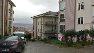 SERDİVAN BEŞKÖPRÜ MEVKİİNDE DOLMUŞ YOLU ÜSTÜNDE KİRALIK ARA KAT 3+1