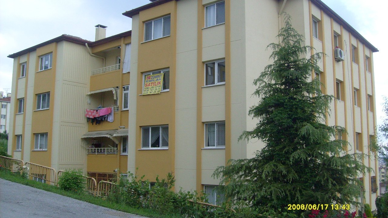 SAKARYA ZÜMRÜT EMLAKTAN CAMİLİ MAHALLESİNDE YAPILI 3+1  ARA KAT SATILIK  DAİRE