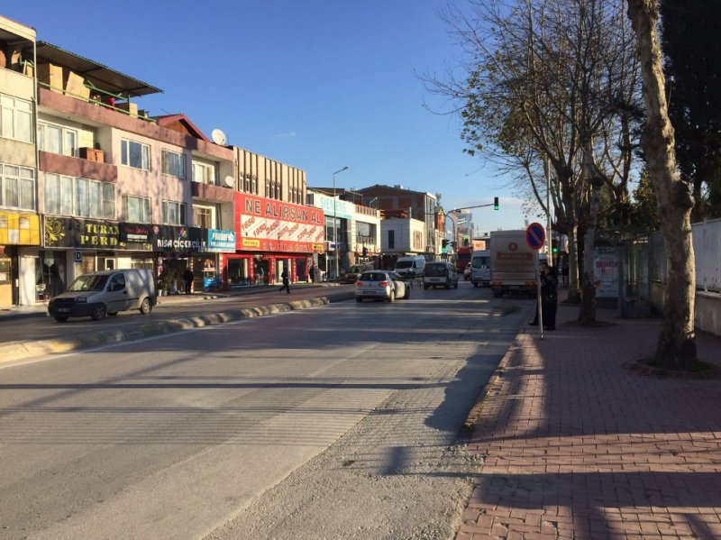 SERDİVAN ÇARK CADDESİ YOLUNDA HARİKA LOKASYON SATILIK KOMPLE MÜLK