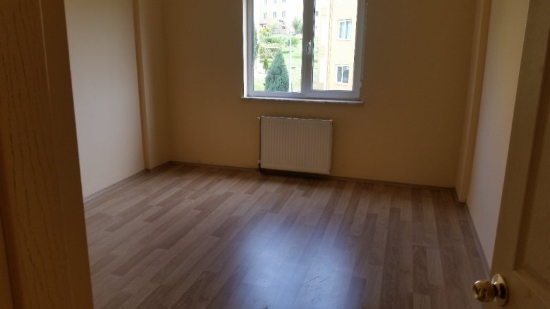 SAKARYA ZÜMRÜT EMLAKTAN CAMİLİ  MAHALLESİNDE ARA KAT  SİTE İÇİ SATILIK DAİRE