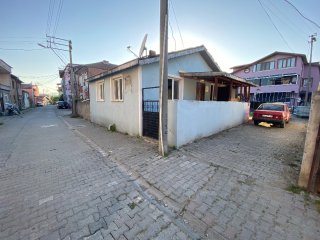 YENİCAMİ YAKINI-AKINCILARDA 180m2 ARSA İÇİNDE 90m2 MÜSTAKİL EV