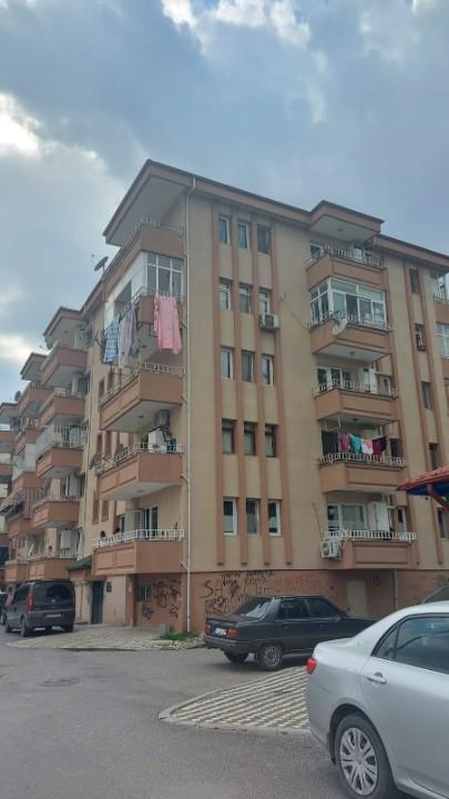 Sakarya , Adapazarı , Cumhuriyet Mah. 3+1 Satılık Ara kat Daire