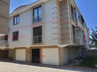ADAPAZARI TEKELER MH.OZANLAR İLAHİYAT FAK.ARKASINDA 2+1 KAPALI GARAJLI KİRALIK DAİRE