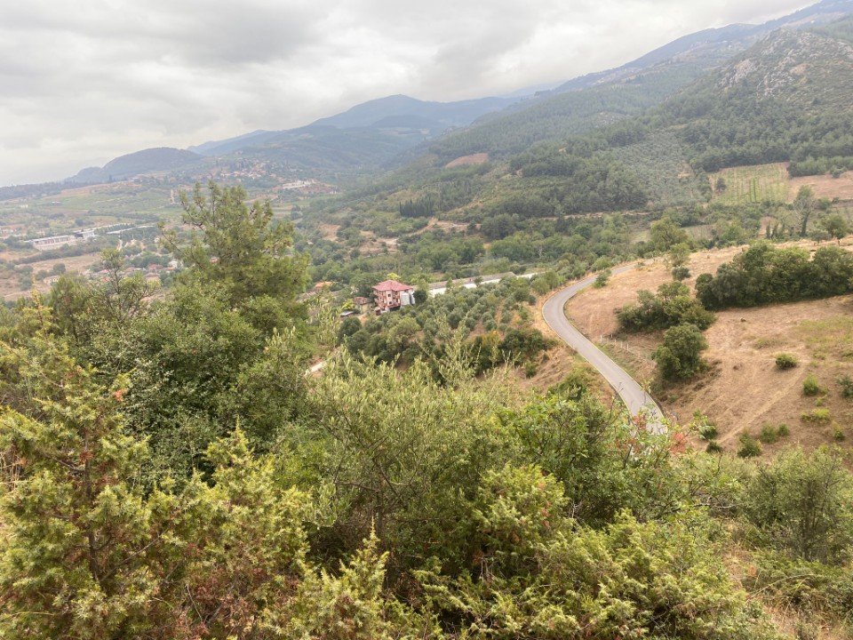 AVCI EMLAK'TAN GEYVE SAFİBEY KÖYÜNDE 740 m2 YATIRIMLIK, MANZARALI ARAZİ