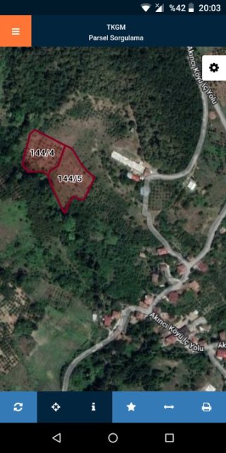 AKINCI KÖYÜNDE DERE KENARI MANZARALI, YOLU AÇIK 2 DÖNÜMÜ İMARLI 3354 m² BAHÇE