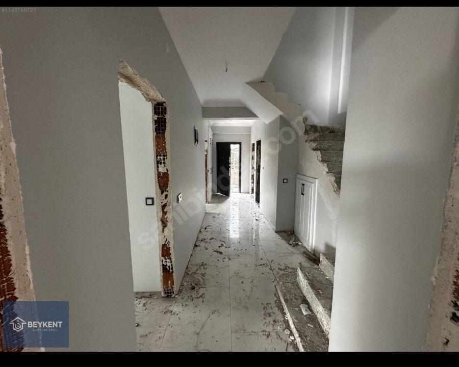 Karaaptiler Mah.'de 4+1 230 M² Geniş BOŞ Villa