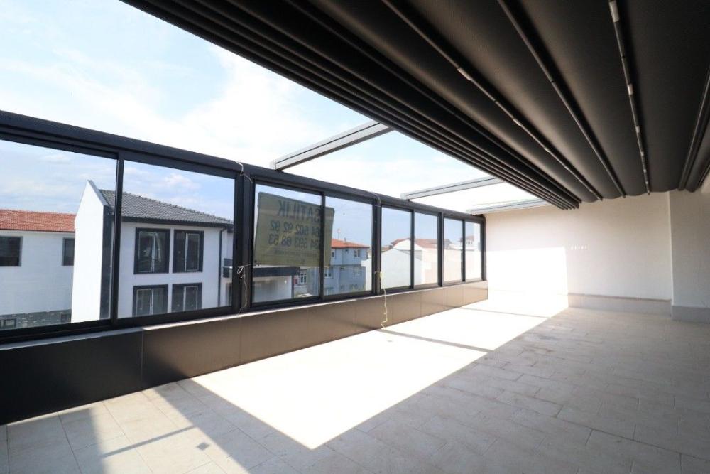 Serdivan Yazlıkta 4+1 270M² Tripleks Villa (BOŞ)