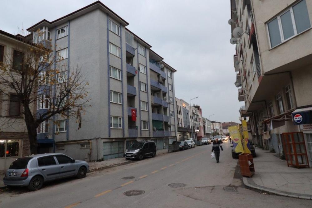 ÇEŞME MEYDANI BAŞINDA KİRALIK DAİRE