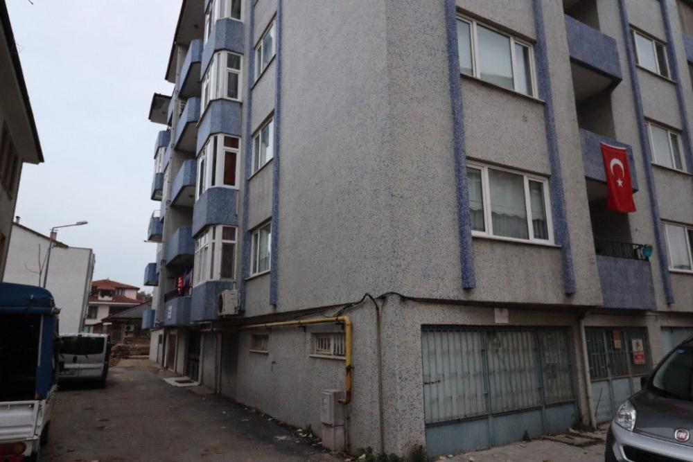 ÇEŞME MEYDANI BAŞINDA KİRALIK DAİRE