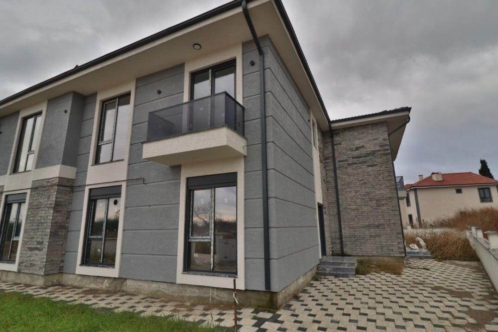 BEYKENT'TEN KİRALIK Karaaptiler Mah.'de 4+1 230 M² Geniş BOŞ Villa