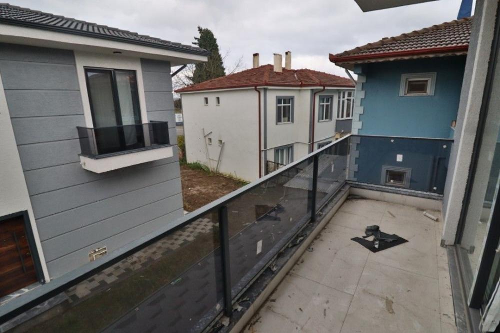 BEYKENT'TEN KİRALIK Karaaptiler Mah.'de 4+1 230 M² Geniş BOŞ Villa