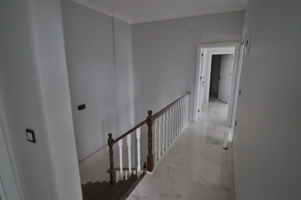 BEYKENT'TEN KİRALIK Karaaptiler Mah.'de 4+1 230 M² Geniş BOŞ Villa