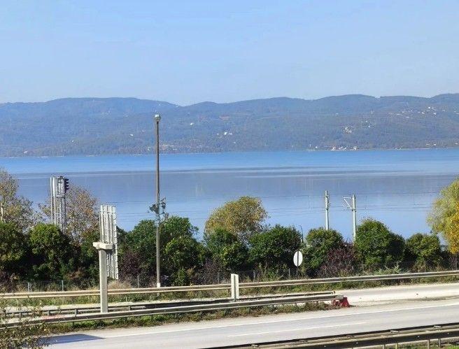 SAPANCA'DA GÖL MANZARALI LÜKS EŞYALI DAİRELER