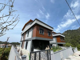 Özdere'de Denize Yürüme Mesafesinde Modern Mimarı Satılık 3+1 Villa