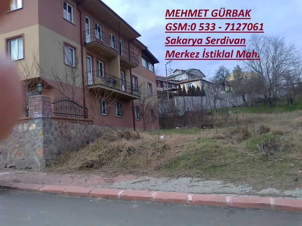 ANA YOL ÜZERİNDE SERDİVAN EMEKLİ ÖĞRETMENDEN 3 KATLI SATILIK BİNA