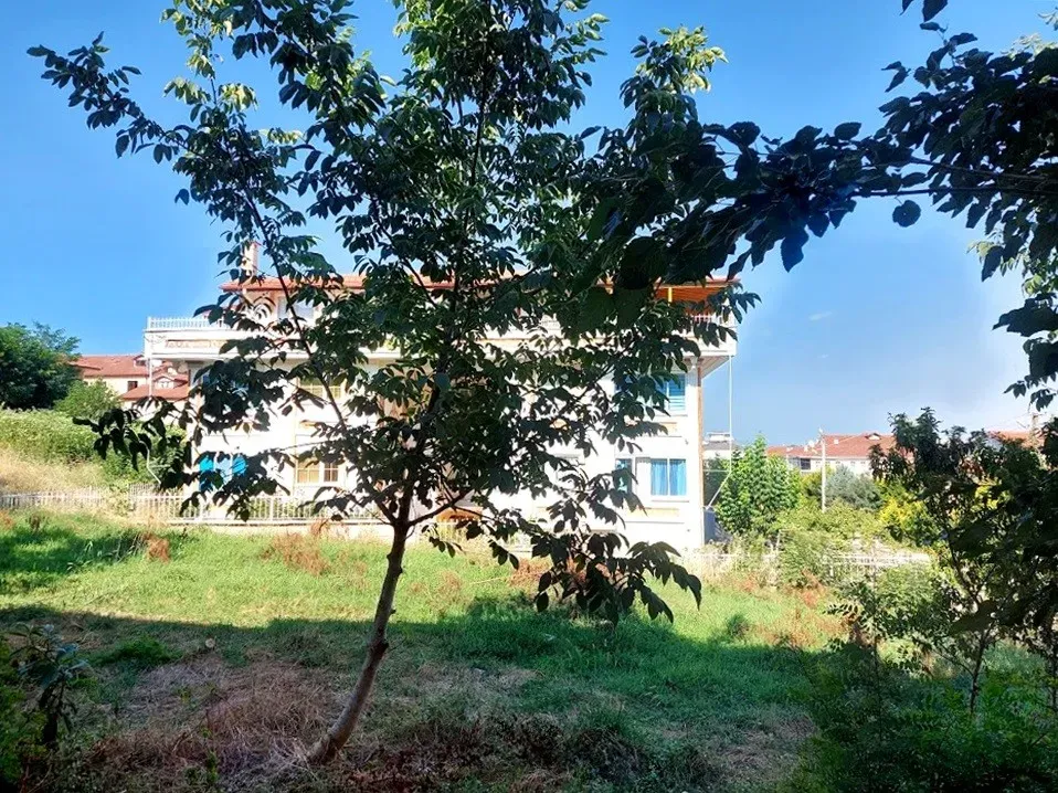 ANA YOL ÜZERİNDE SERDİVAN EMEKLİ ÖĞRETMENDEN 3 KATLI SATILIK BİNA