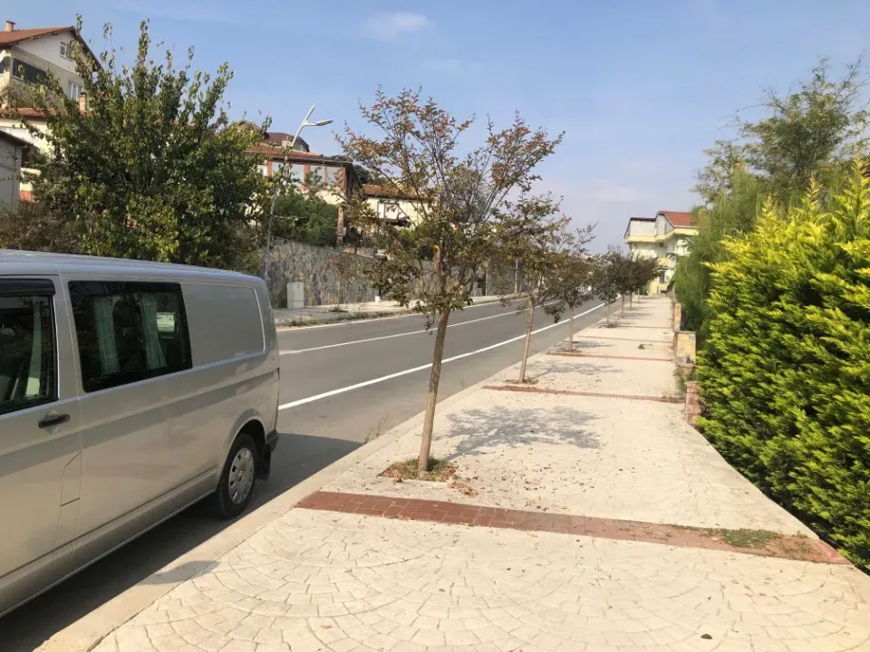 ANA YOL ÜZERİNDE SERDİVAN EMEKLİ ÖĞRETMENDEN 3 KATLI SATILIK BİNA