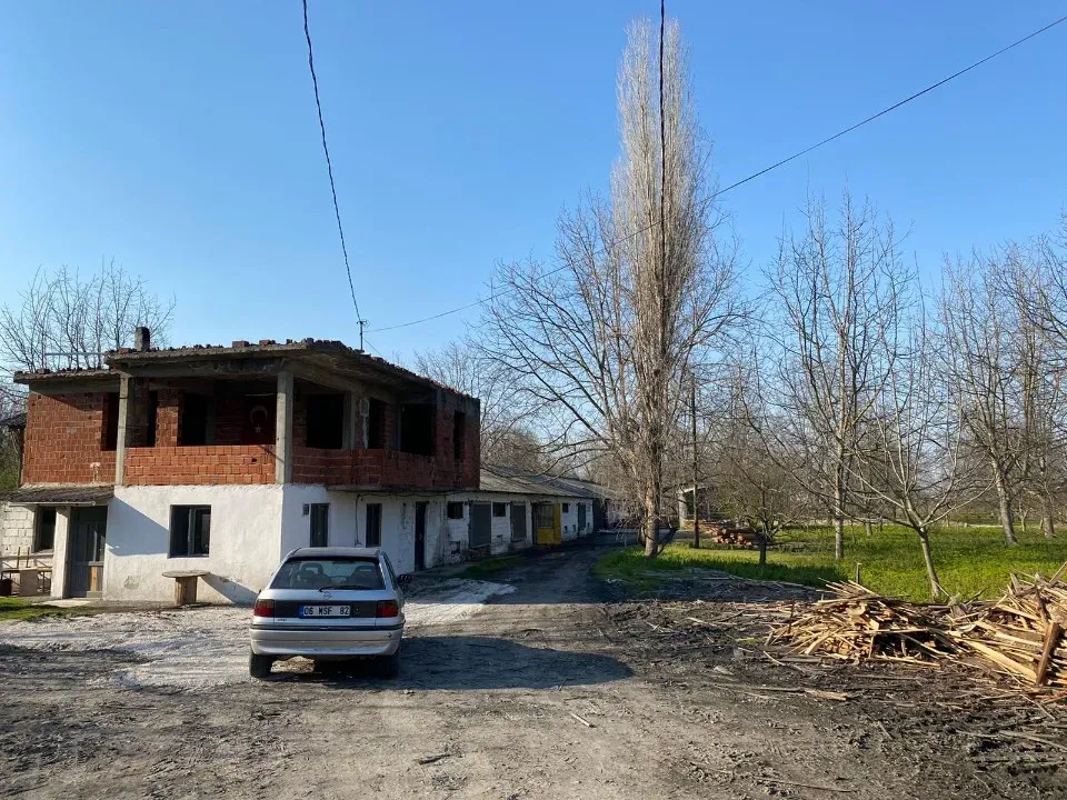 SAKARYA ARİFİYE ADLİYE KÖYÜNDE SATILIK TAVUK ÇİFTLİĞİ