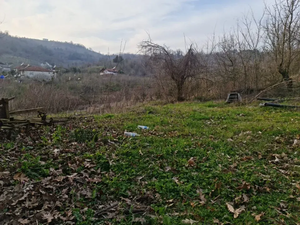 AKÇAY'DA KÖY İÇİNDE SATILIK 5.5 DÖNÜM ARSA