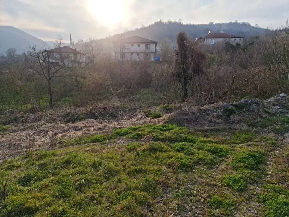 AKÇAY'DA KÖY İÇİNDE SATILIK 5.5 DÖNÜM ARSA