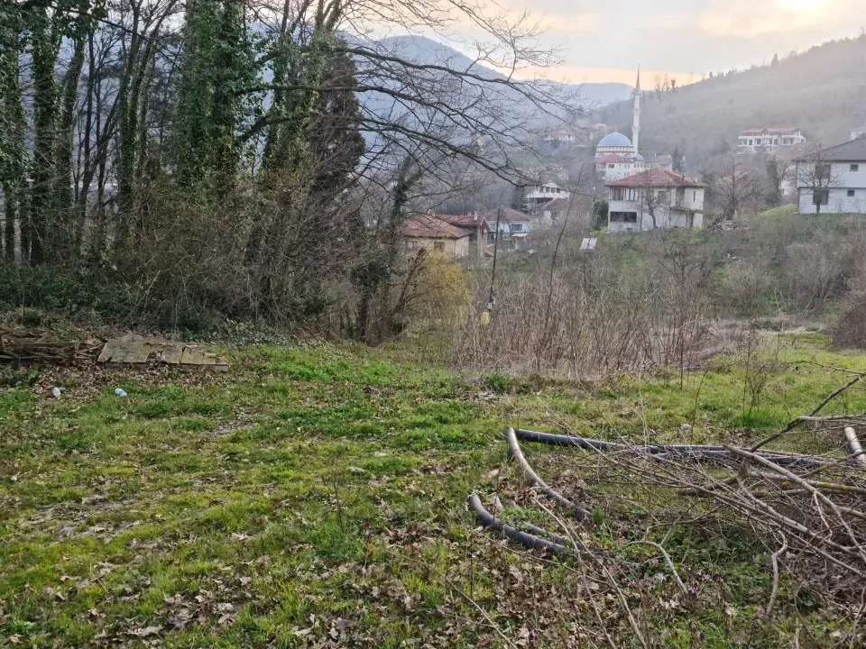 AKÇAY'DA KÖY İÇİNDE SATILIK 5.5 DÖNÜM ARSA