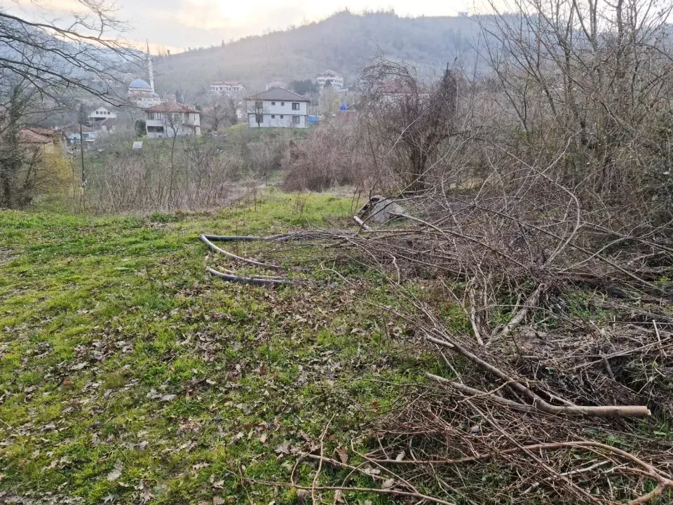 AKÇAY'DA KÖY İÇİNDE SATILIK 5.5 DÖNÜM ARSA