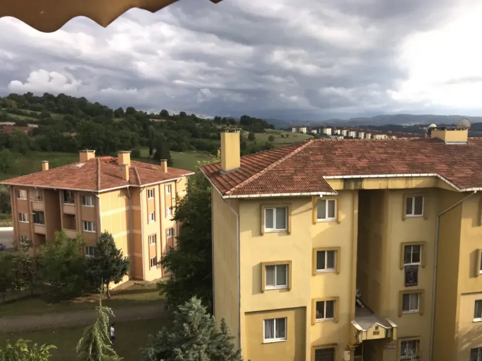 KORUCUKTA YARIM EŞYALI KOMBİLİ KLİMALI DAİRE