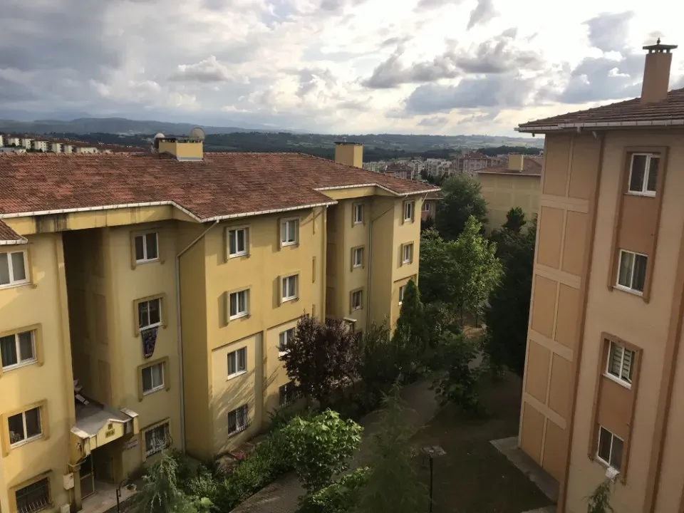 KORUCUKTA YARIM EŞYALI KOMBİLİ KLİMALI DAİRE