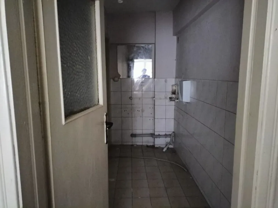AKYAZI MERKEZDE 7 ODALI KİRALIK İŞYERİ VE OFİS