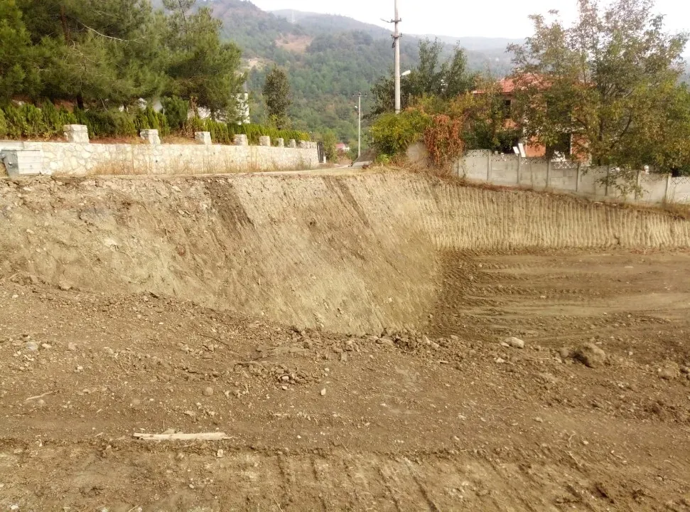 AVCI EMLAK'TAN GEYVE KÖPRÜBAŞINDA İMARLI 1041 m2 PROJELİ KAT İRTİFAKLI