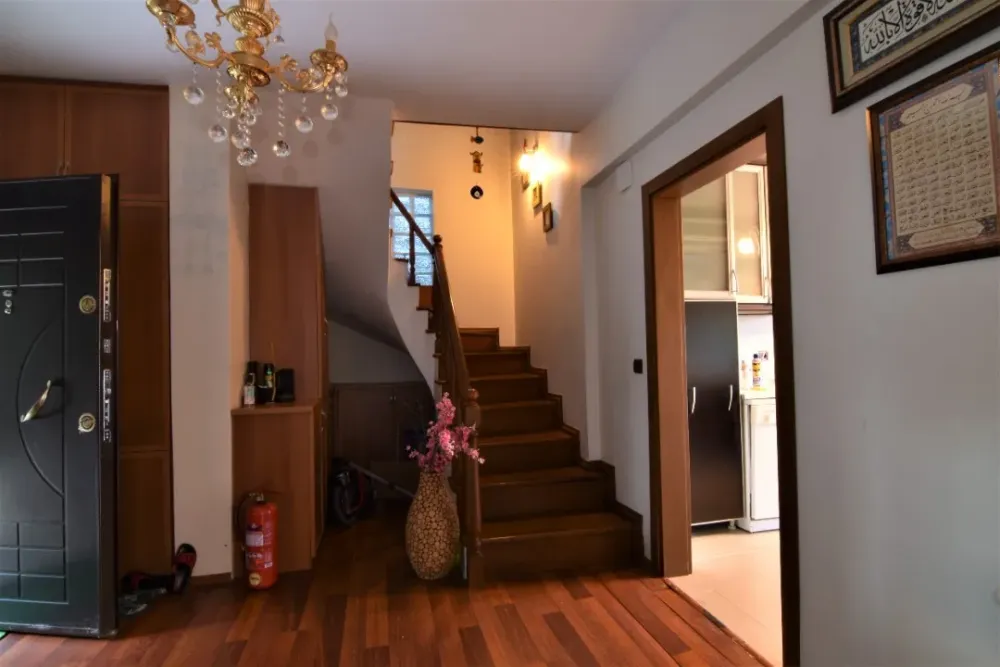 SAPANCA MAHMUDİYE'DE MÜSTAKİL SÜPER KONUM VİLLA