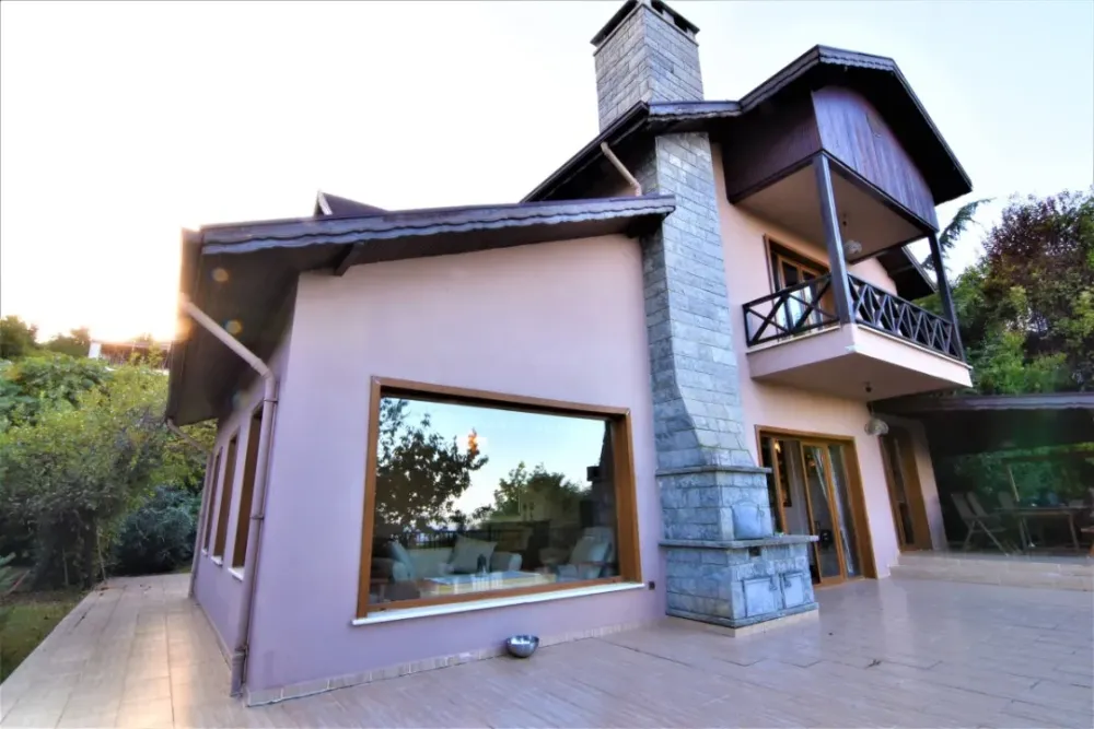 SAPANCA MAHMUDİYE'DE MÜSTAKİL SÜPER KONUM VİLLA